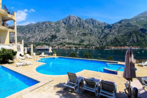Sea view and pool! Brend new! Vista